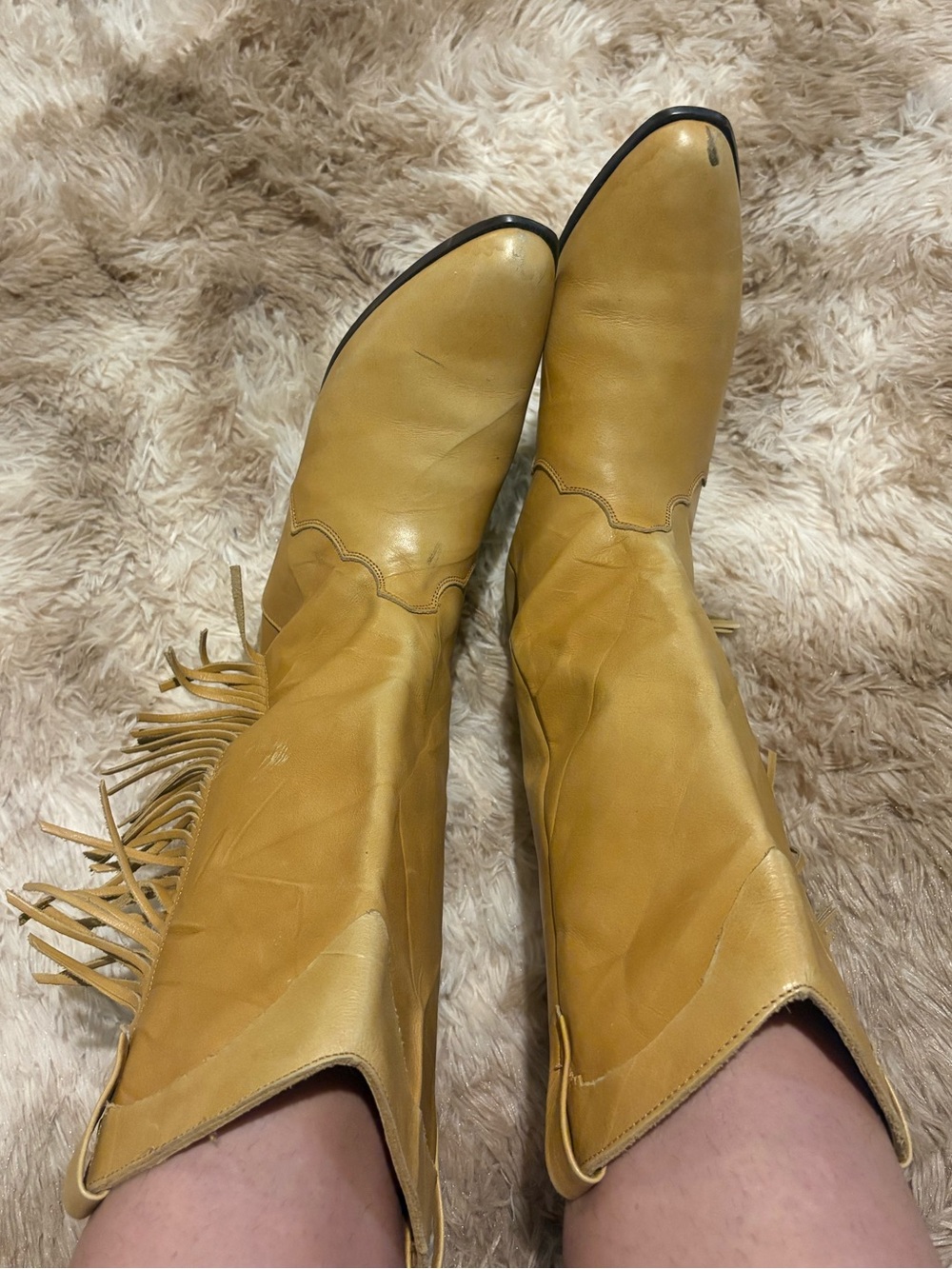 Fringe cowboy boots 🤠